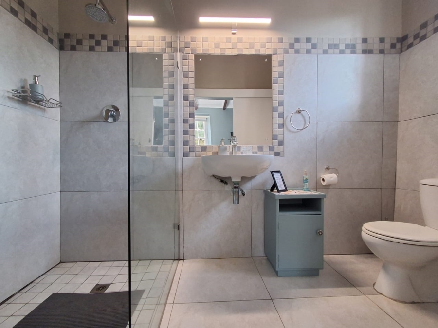 8 Bedroom Property for Sale in Stilbaai Oos Western Cape